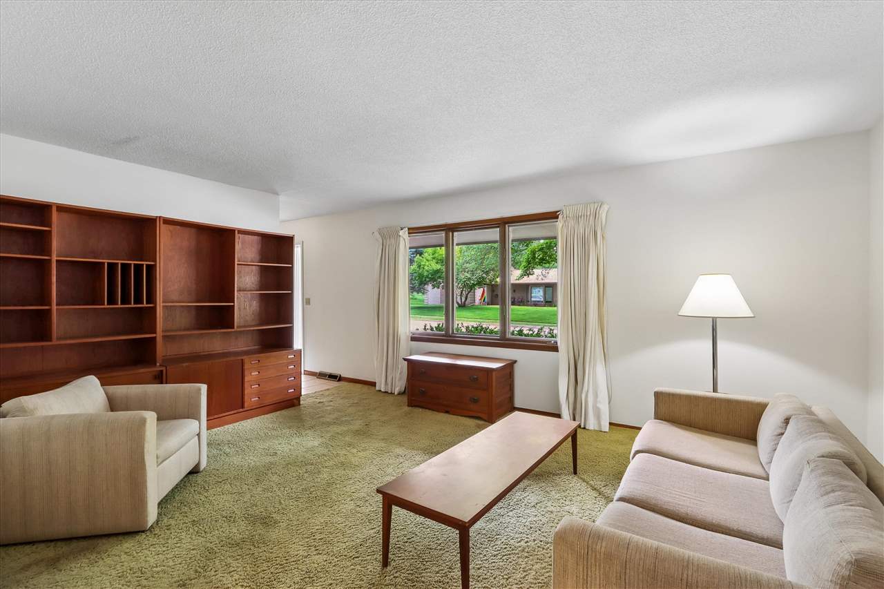 131 S Mount Vernon Drive Iowa City IA 52245