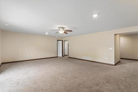 620 Creekside Drive Tiffin IA 52340