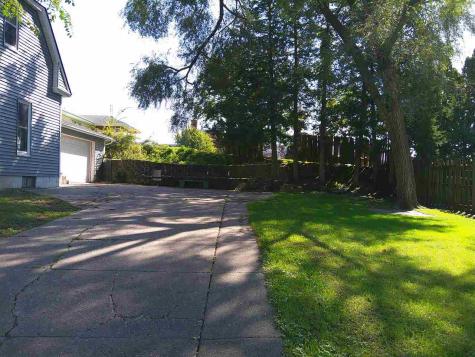 306 Parham Street Muscatine IA 52761