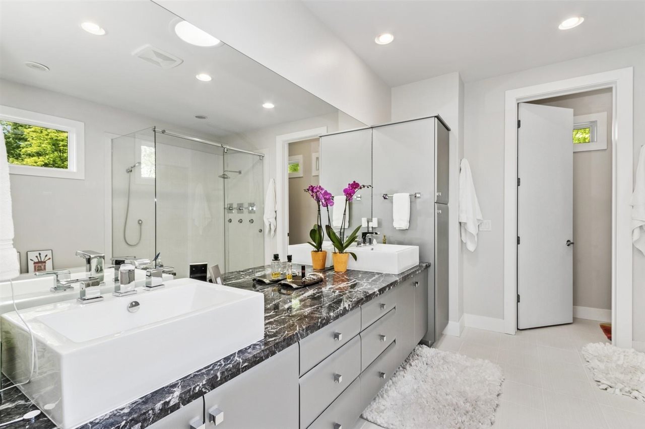 2000 Forest Hill Circle Coralville IA 52241