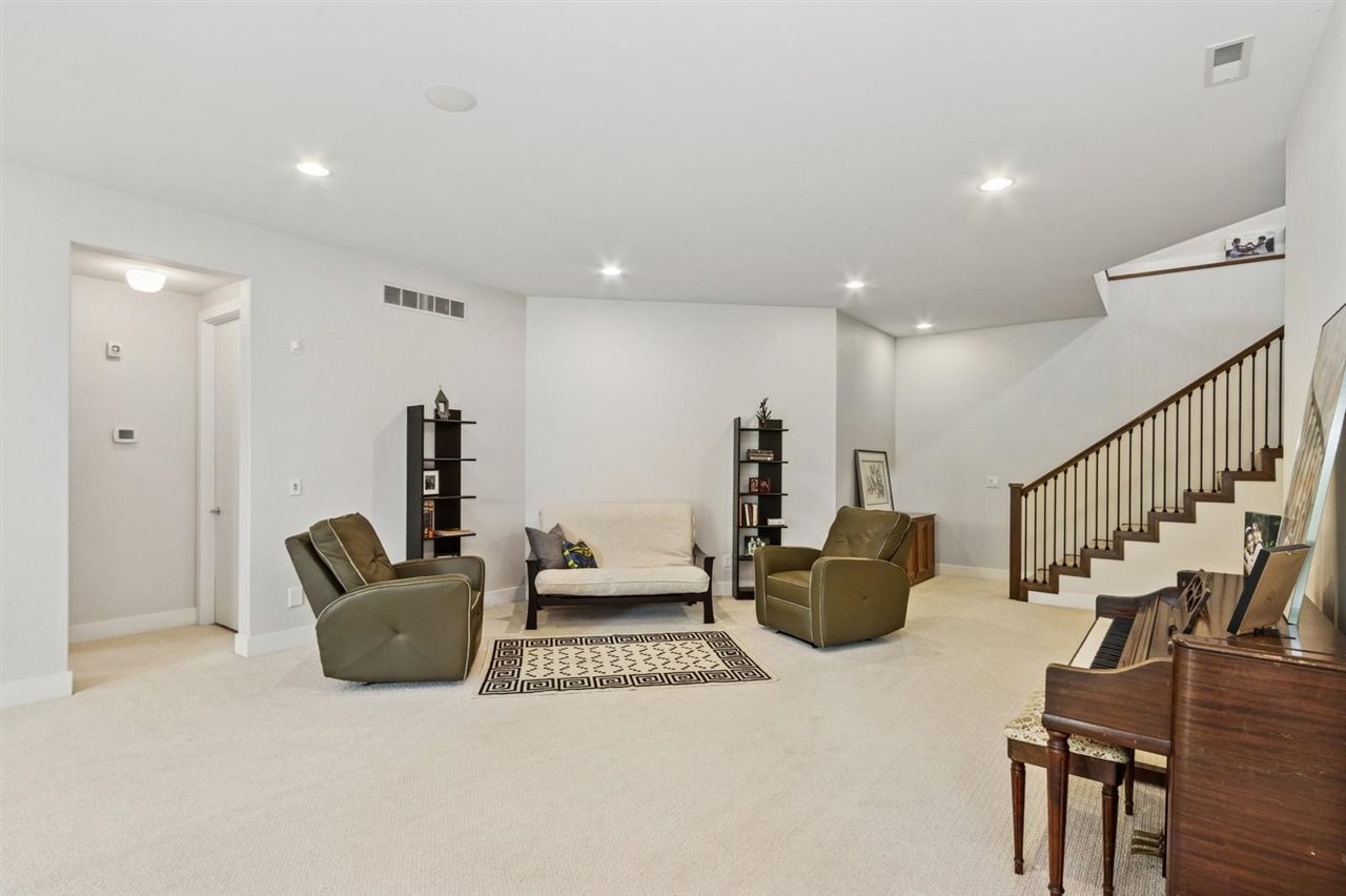 2000 Forest Hill Circle Coralville IA 52241