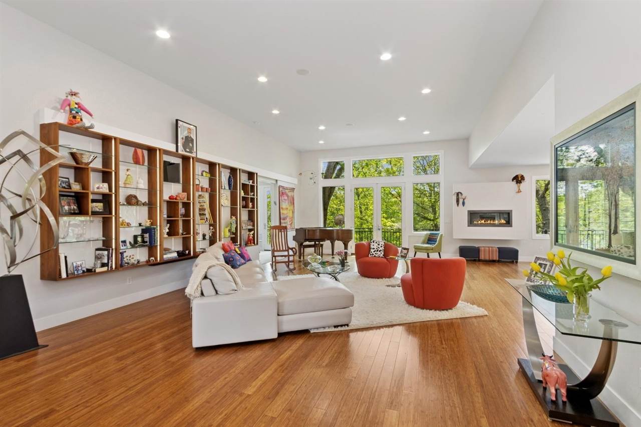 2000 Forest Hill Circle Coralville IA 52241