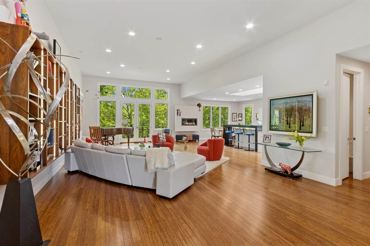 2000 Forest Hill Circle Coralville IA 52241