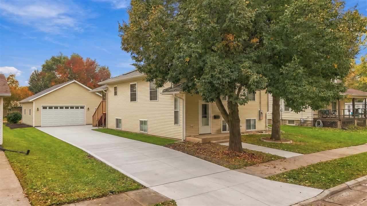 514 S 9th Avenue Washington IA 52353