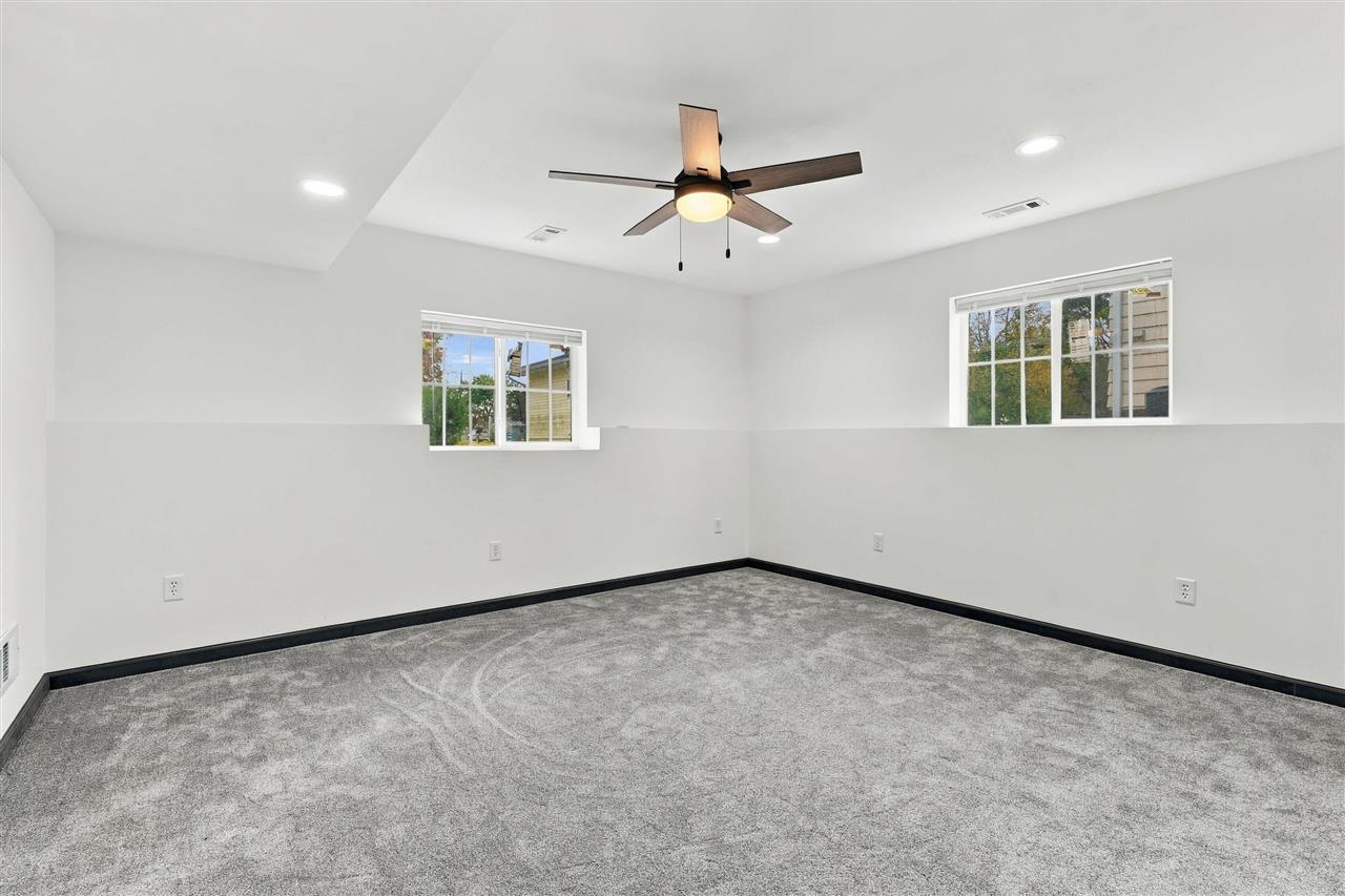 514 S 9th Avenue Washington IA 52353