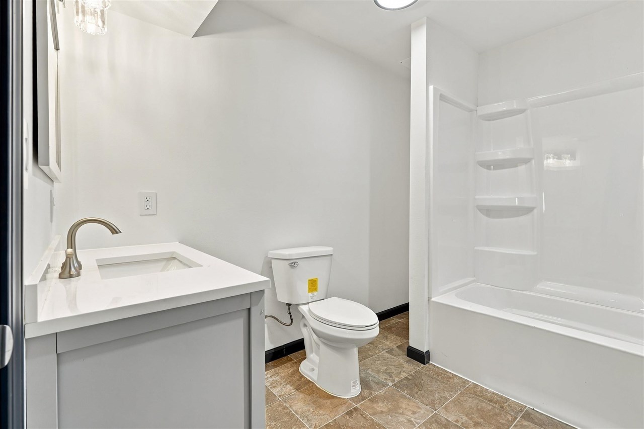 514 S 9th Avenue Washington IA 52353