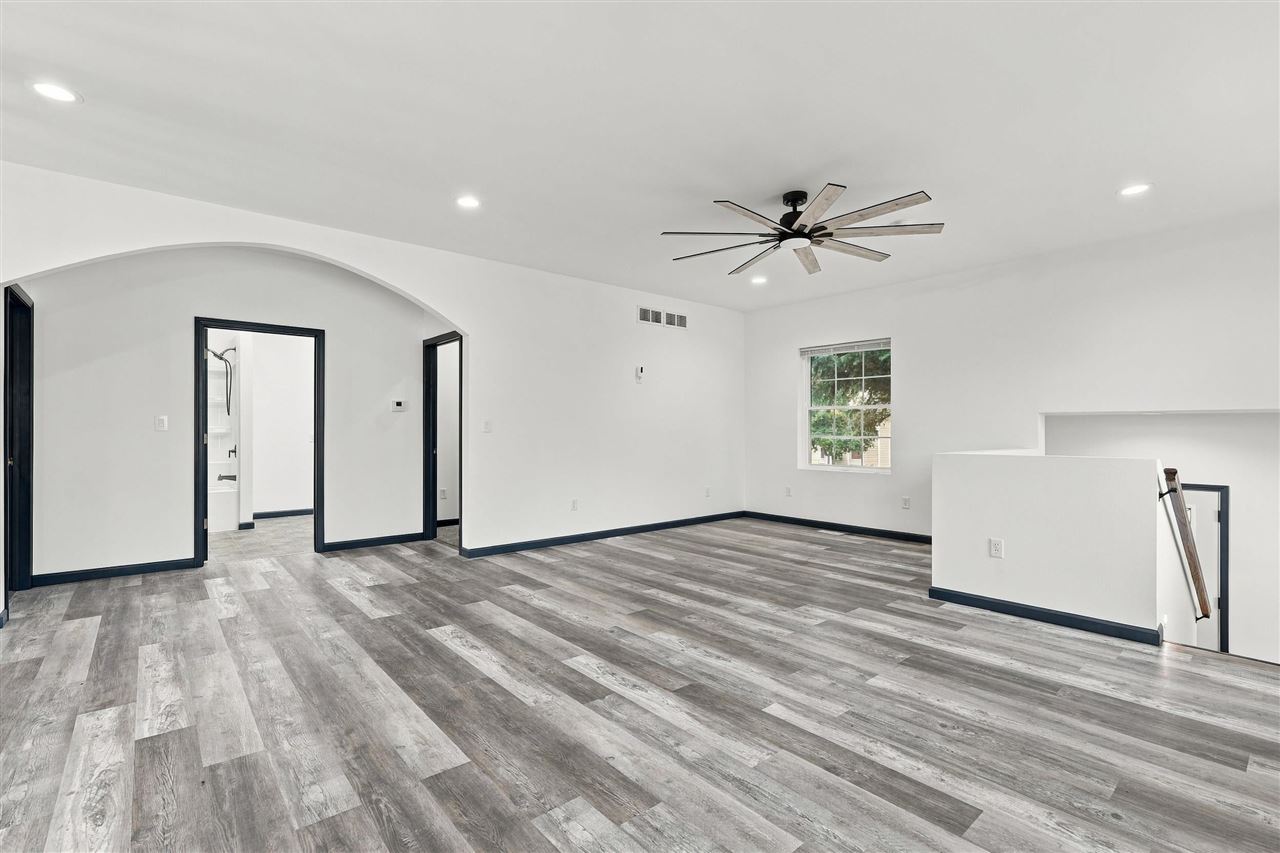 514 S 9th Avenue Washington IA 52353