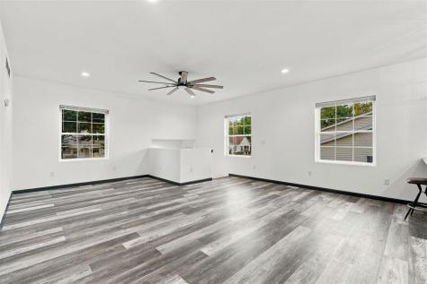 514 S 9th Avenue Washington IA 52353