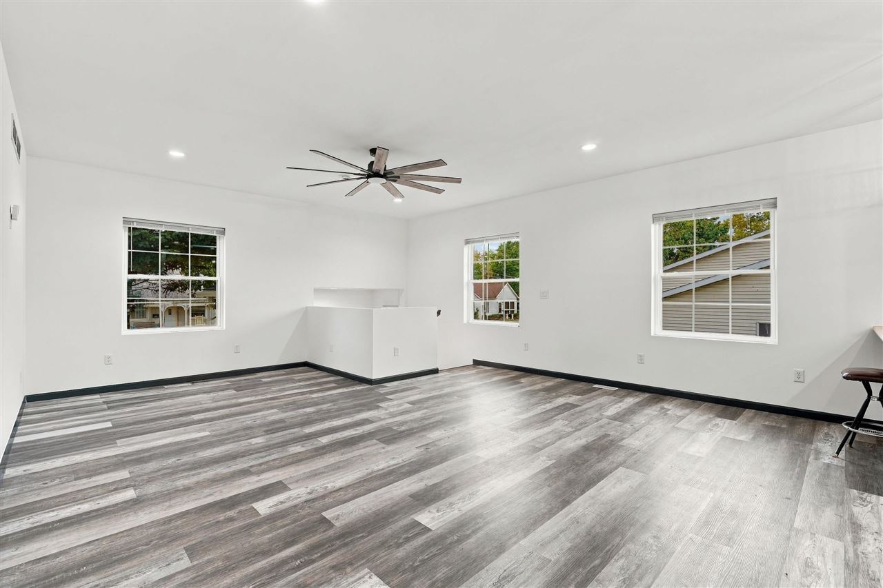 514 S 9th Avenue Washington IA 52353