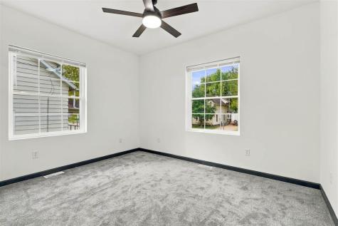 514 S 9th Avenue Washington IA 52353