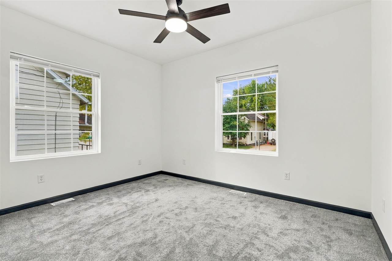 514 S 9th Avenue Washington IA 52353