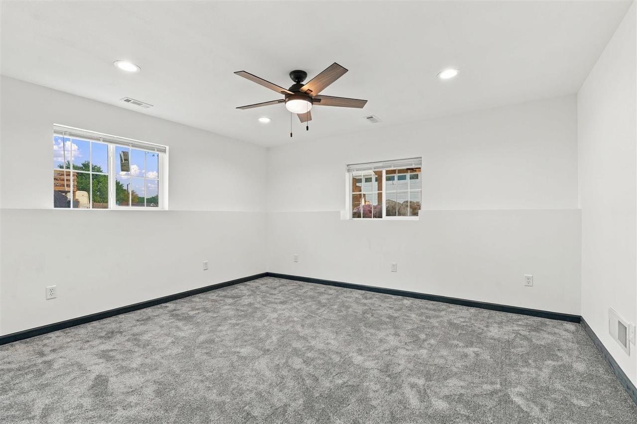 514 S 9th Avenue Washington IA 52353