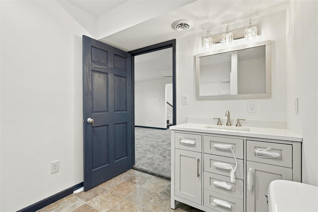 514 S 9th Avenue Washington IA 52353