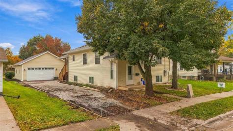 514 S 9th Avenue Washington IA 52353