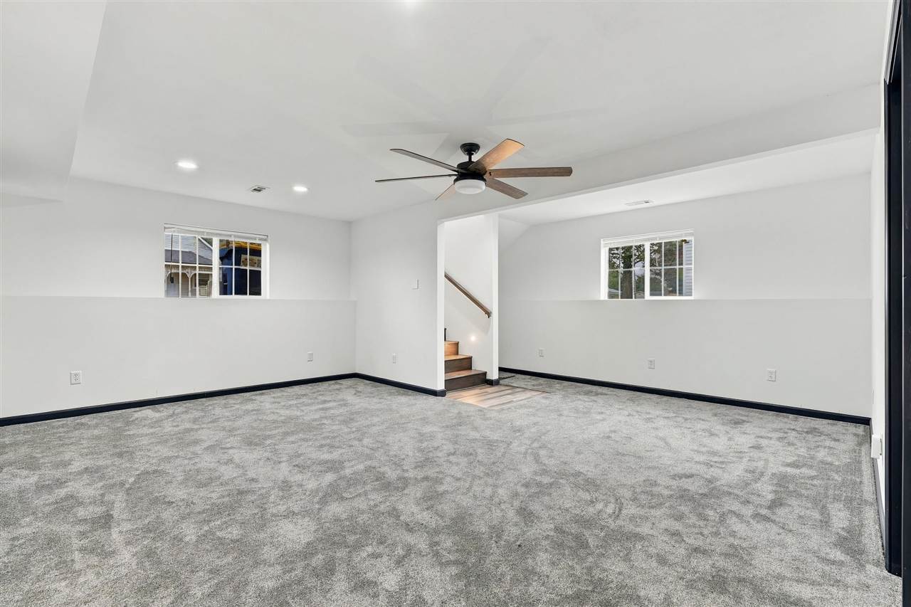 514 S 9th Avenue Washington IA 52353