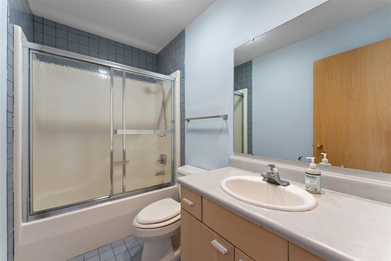 24 Samuel Drive Iowa City IA 52245