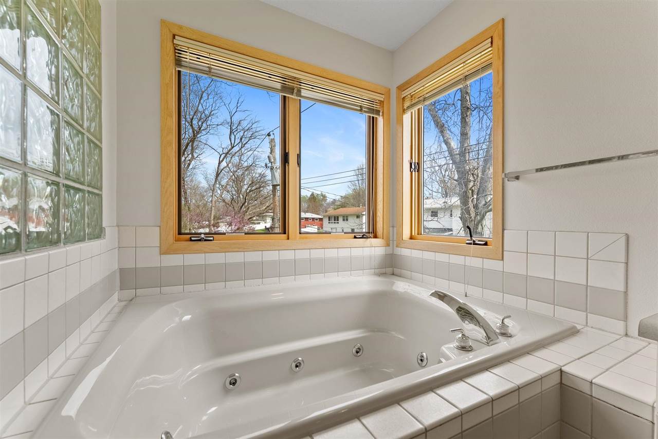 24 Samuel Drive Iowa City IA 52245