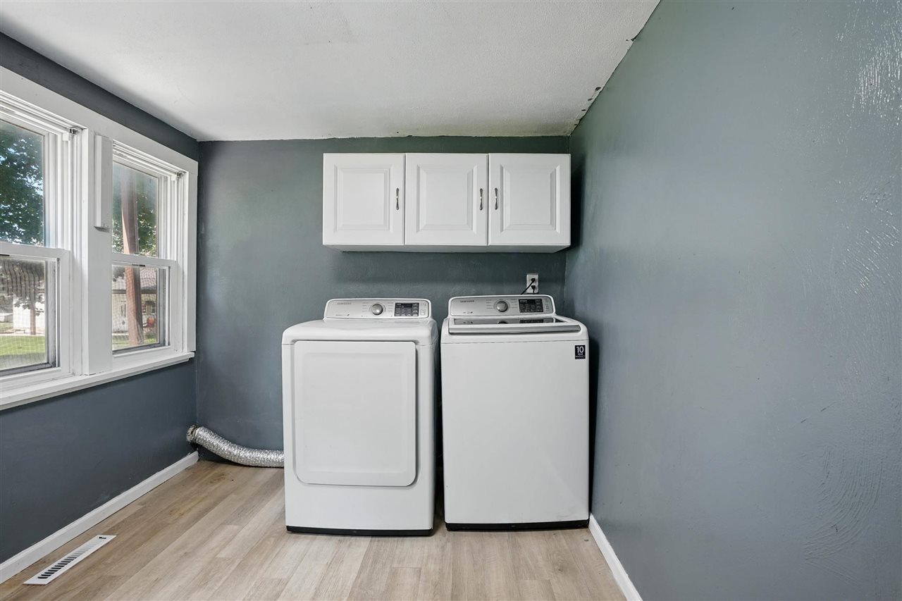 615 Lincoln Street Ainsworth IA 52201