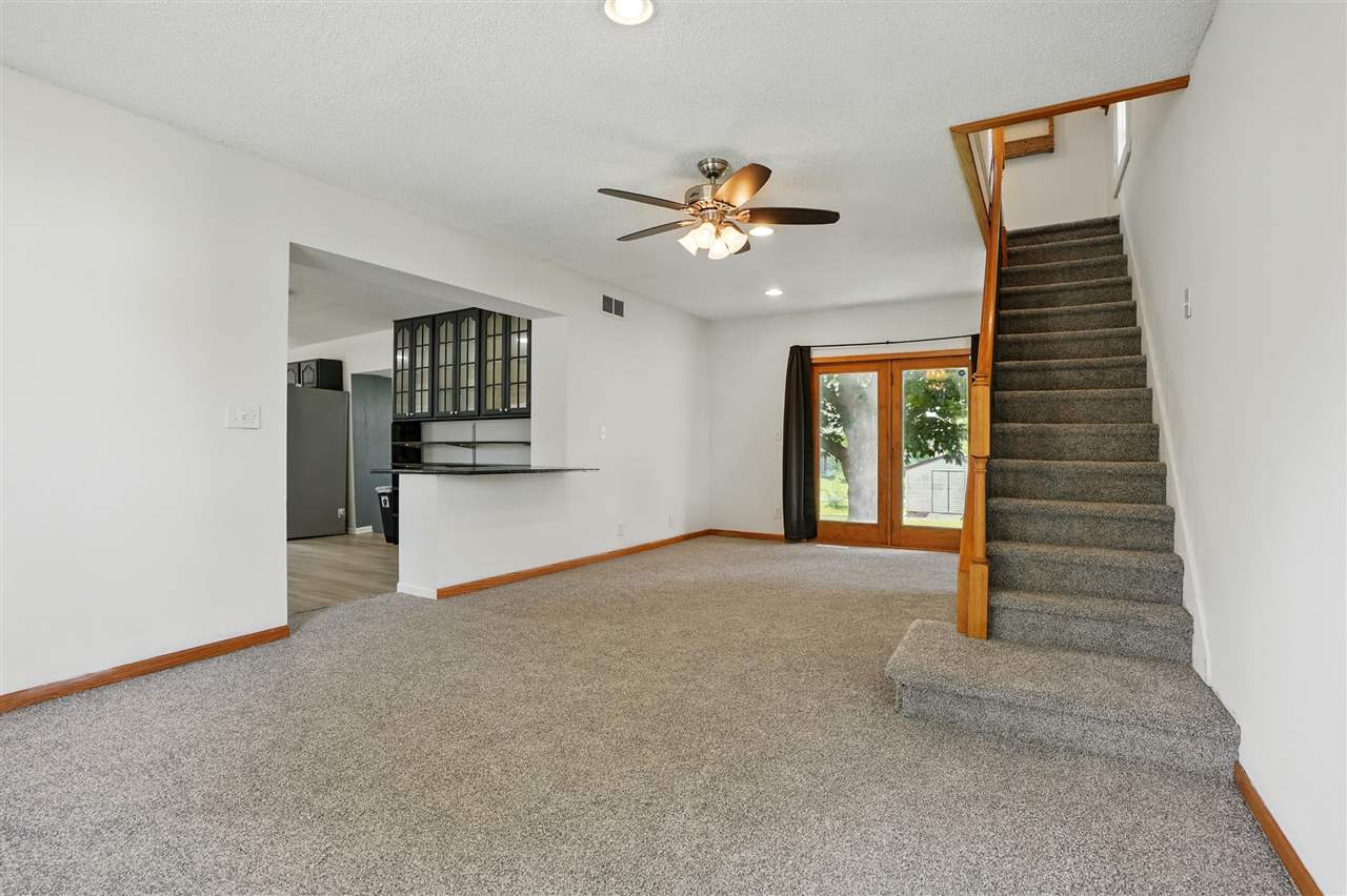 615 Lincoln Street Ainsworth IA 52201