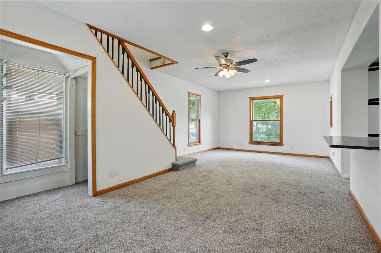 615 Lincoln Street Ainsworth IA 52201