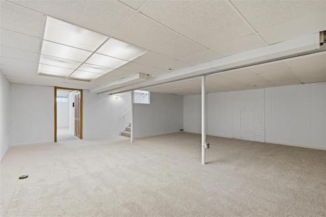2058 NE 42nd Street Cedar Rapids IA 52402