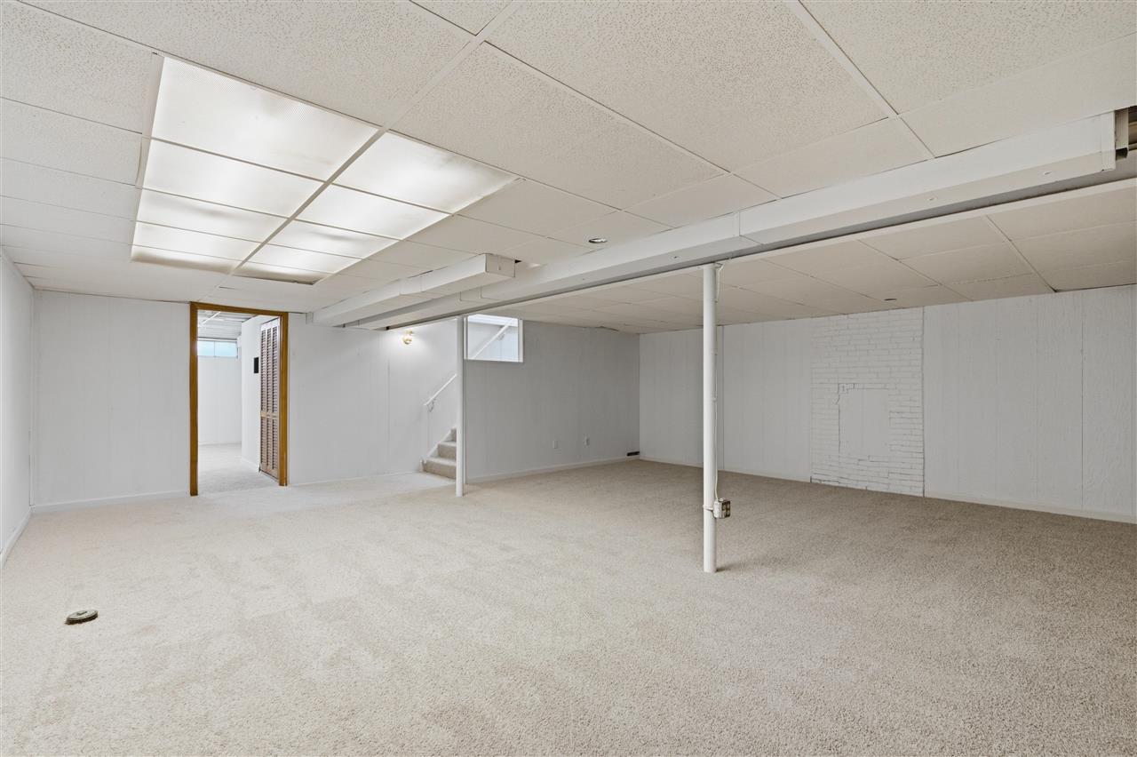 2058 NE 42nd Street Cedar Rapids IA 52402