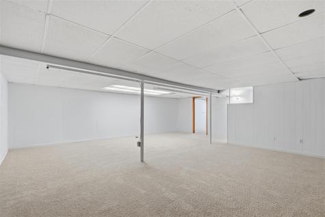 2058 NE 42nd Street Cedar Rapids IA 52402