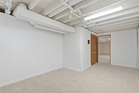 2058 NE 42nd Street Cedar Rapids IA 52402