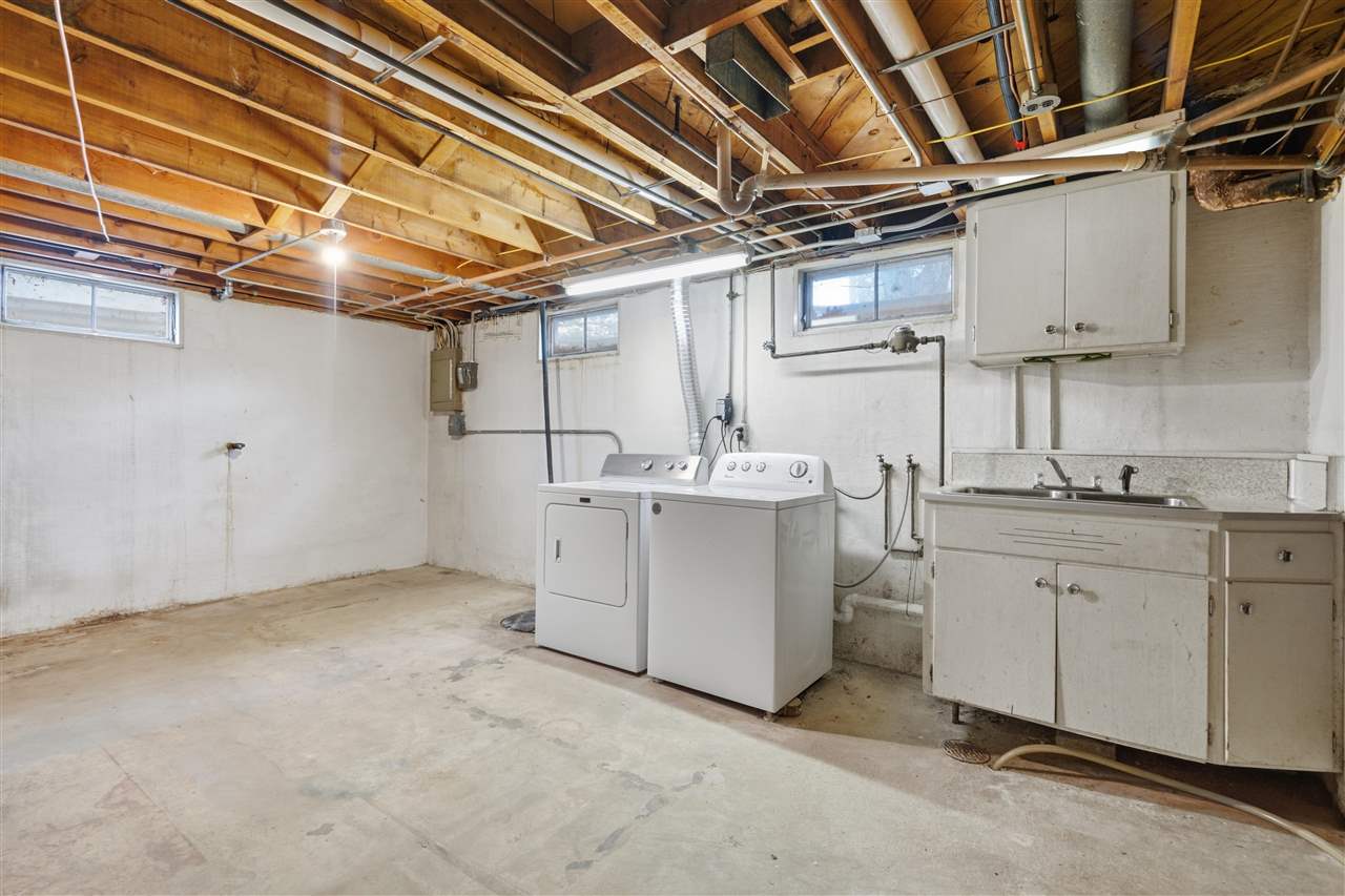 2058 NE 42nd Street Cedar Rapids IA 52402