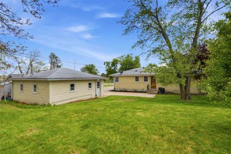 2058 NE 42nd Street Cedar Rapids IA 52402