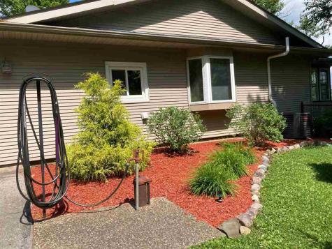4823 NE Rapid Creek Road Iowa City IA 52240
