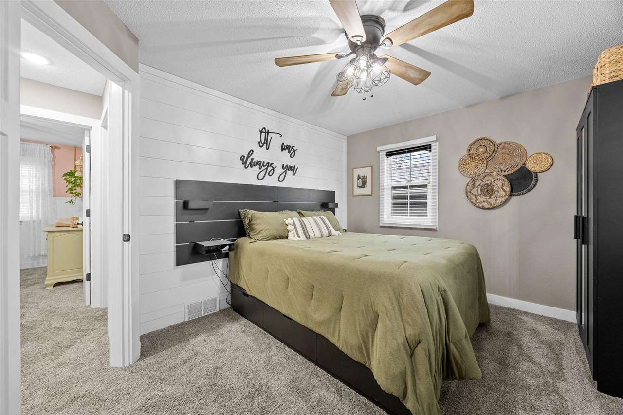 2400 Victoria Drive SW Cedar Rapids IA 52404