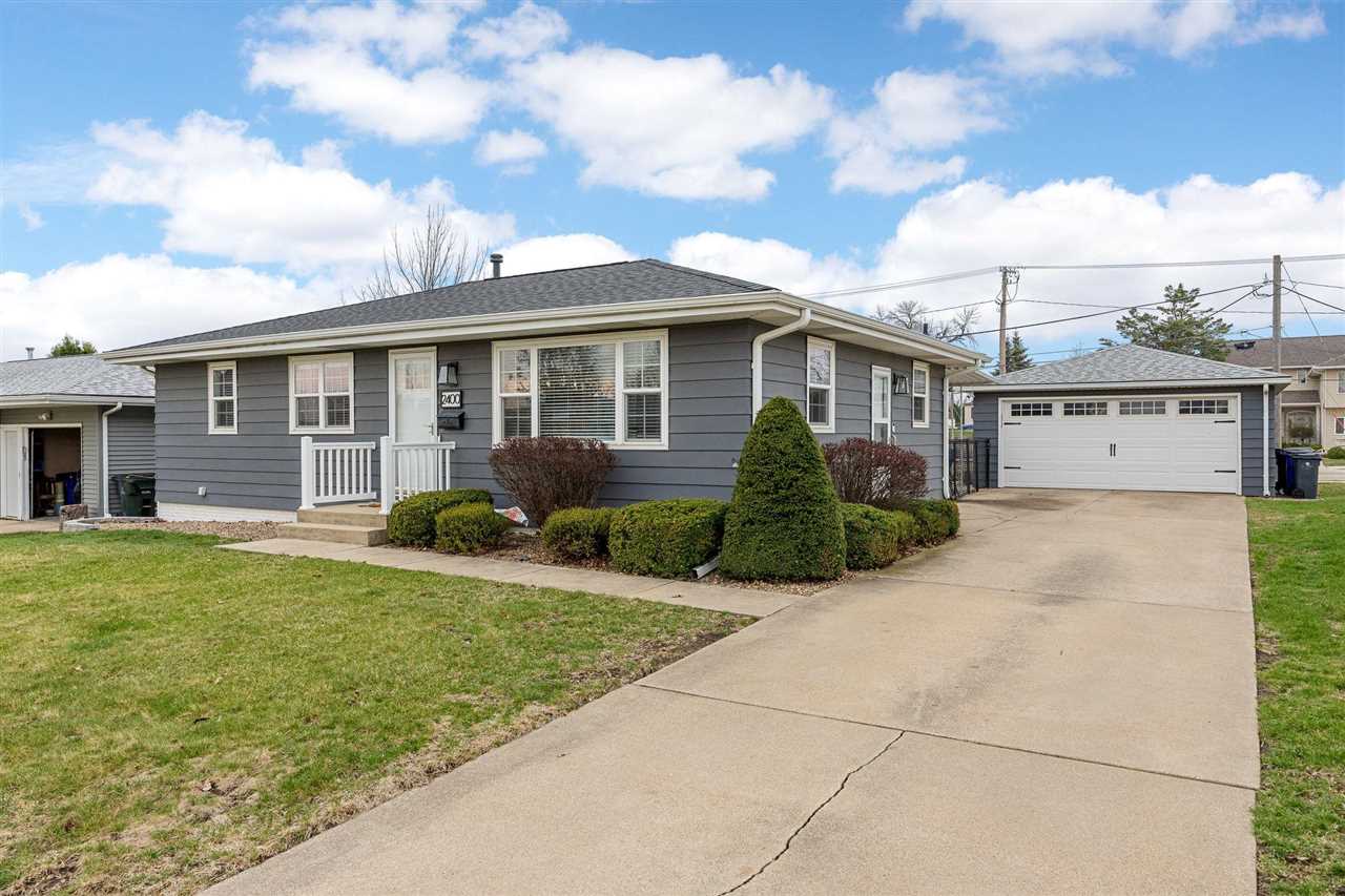 2400 Victoria Drive SW Cedar Rapids IA 52404
