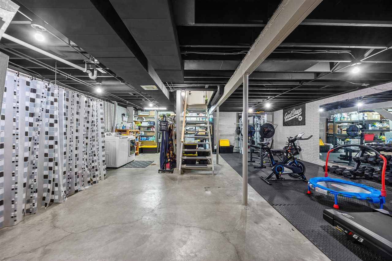 2400 Victoria Drive SW Cedar Rapids IA 52404