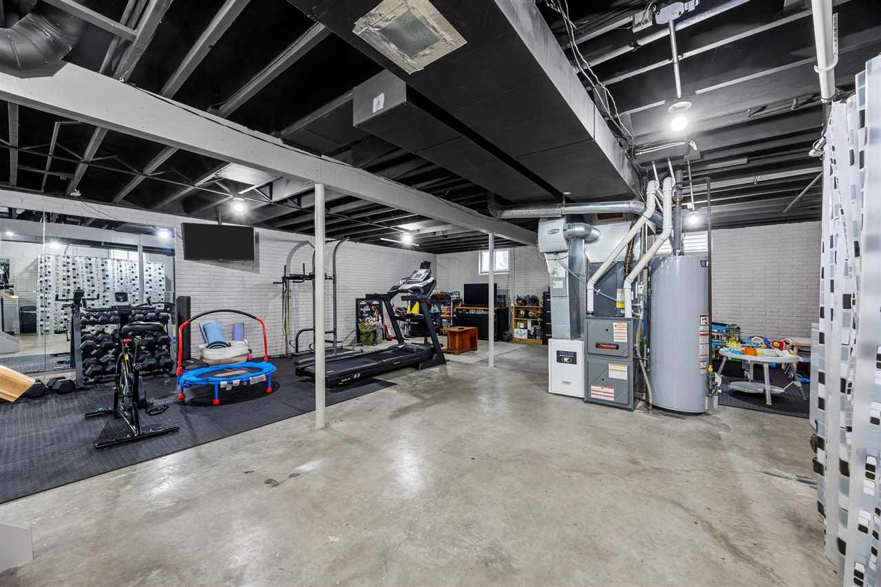 2400 Victoria Drive SW Cedar Rapids IA 52404