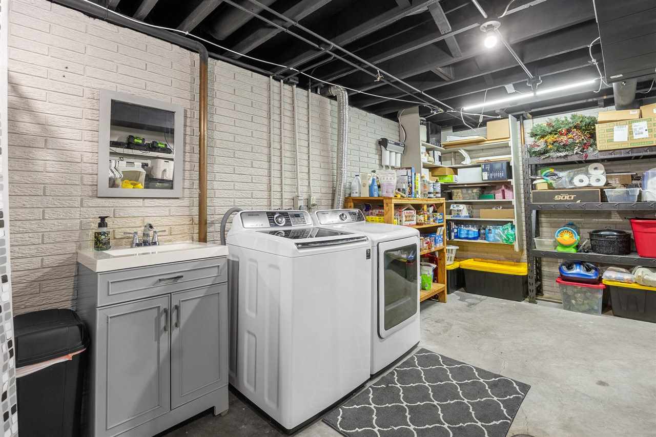 2400 Victoria Drive SW Cedar Rapids IA 52404