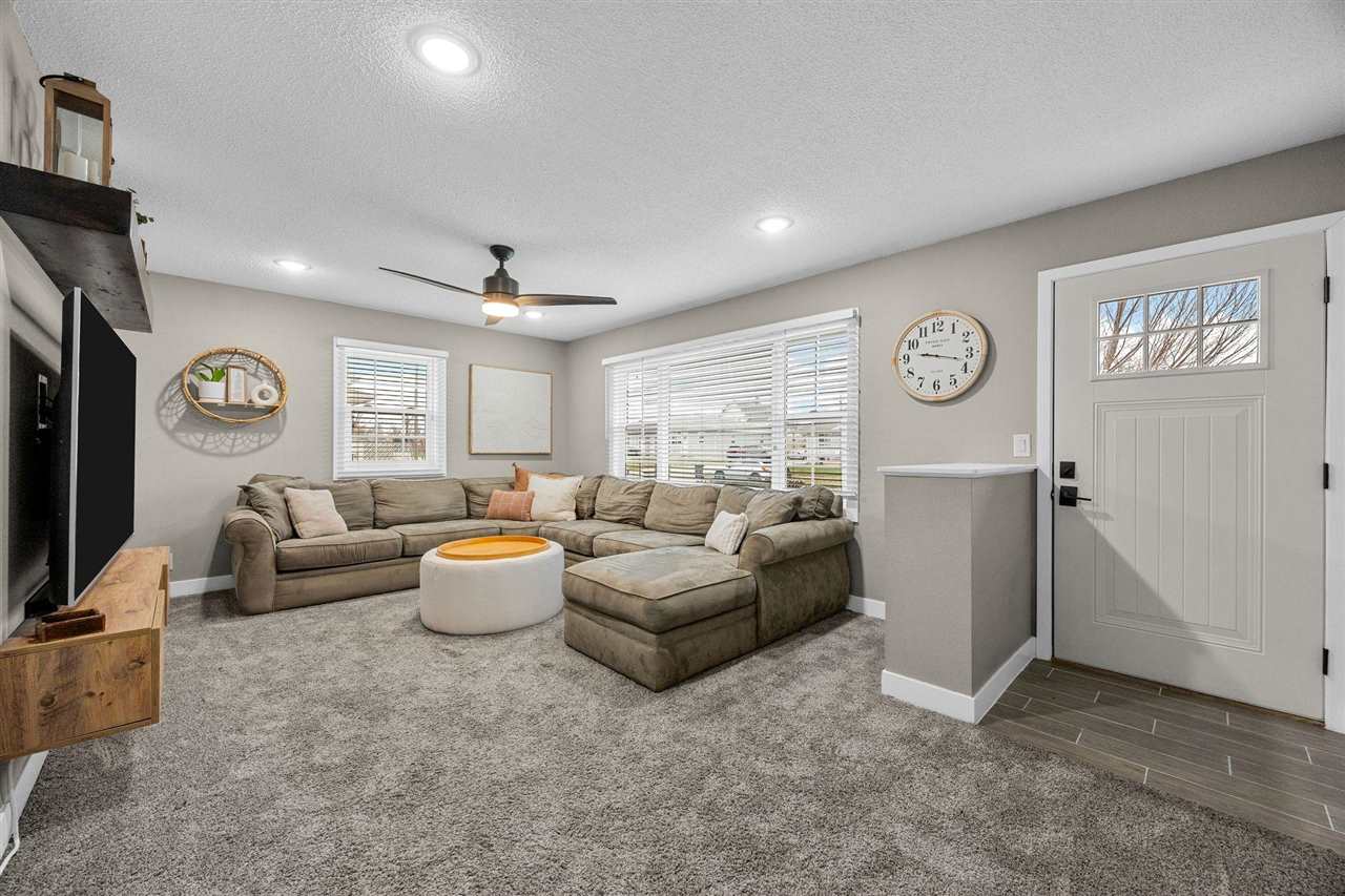 2400 Victoria Drive SW Cedar Rapids IA 52404