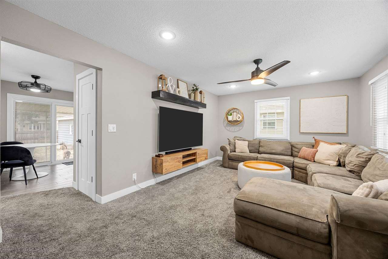 2400 Victoria Drive SW Cedar Rapids IA 52404