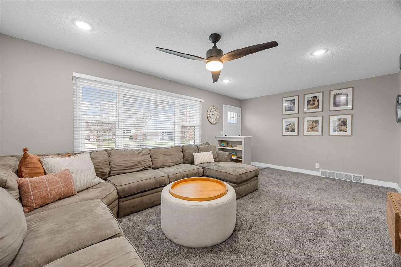 2400 Victoria Drive SW Cedar Rapids IA 52404