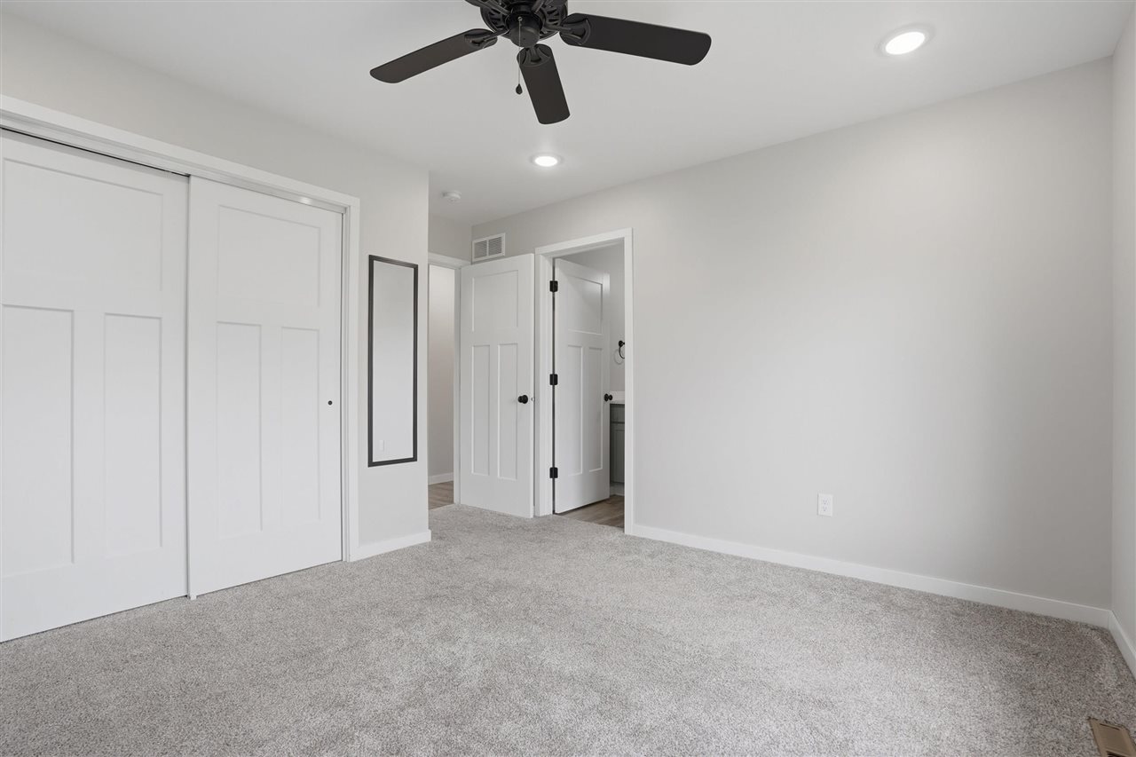 921 S 12th Avenue Washington IA 52353