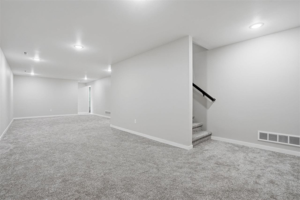 921 S 12th Avenue Washington IA 52353