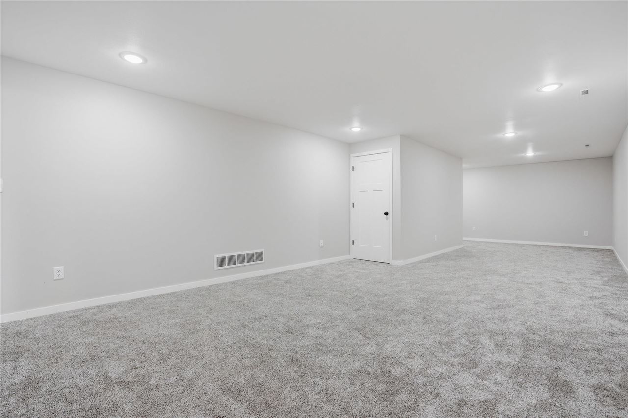 921 S 12th Avenue Washington IA 52353