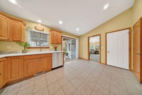 7 Phyliss Place Iowa City IA 52245