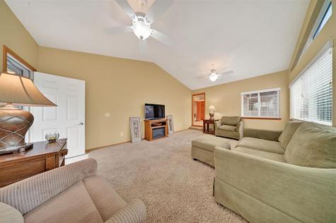 7 Phyliss Place Iowa City IA 52245