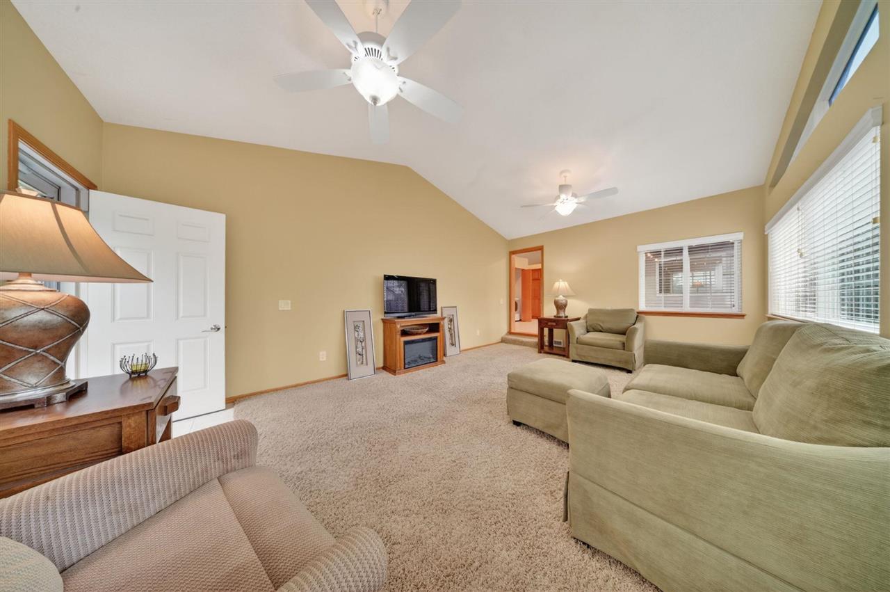 7 Phyliss Place Iowa City IA 52245