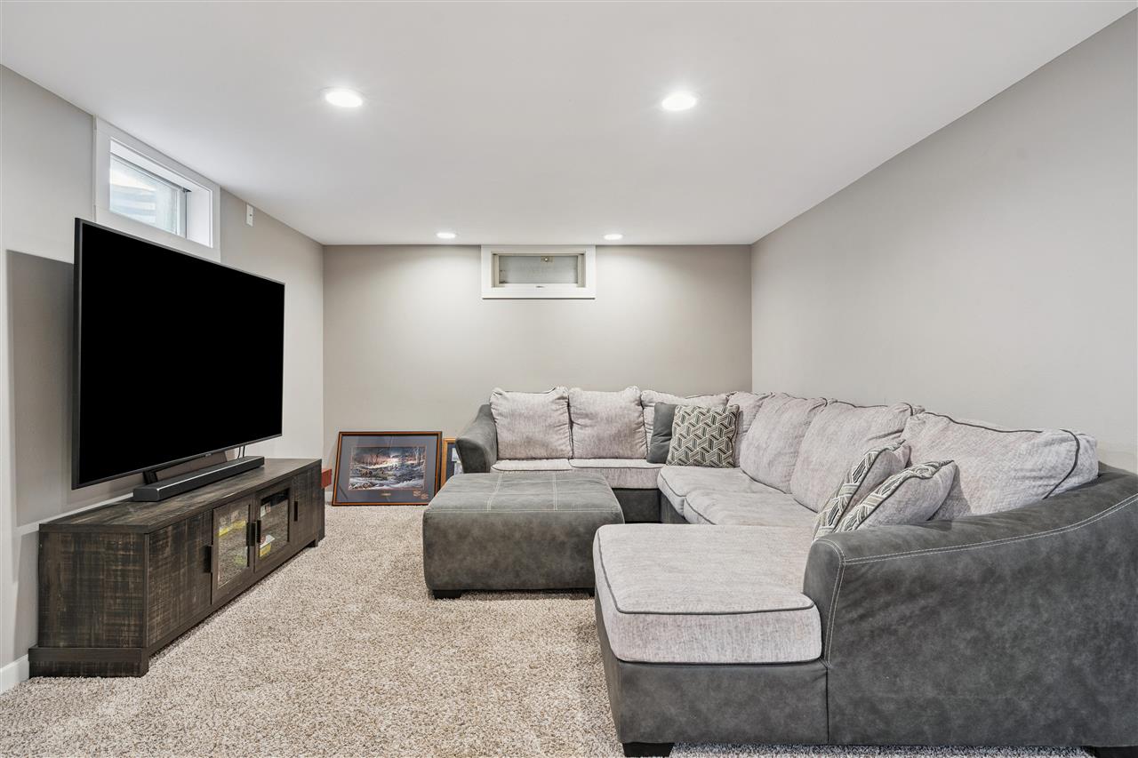 50 27th Avenue Drive SW Cedar Rapids IA 52404