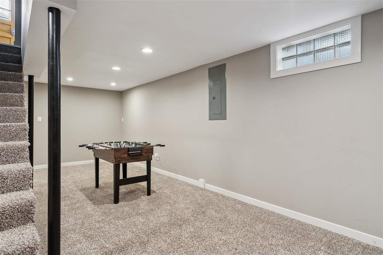 50 27th Avenue Drive SW Cedar Rapids IA 52404