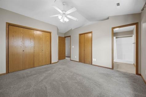 95 Vandello Drive North Liberty IA 52317