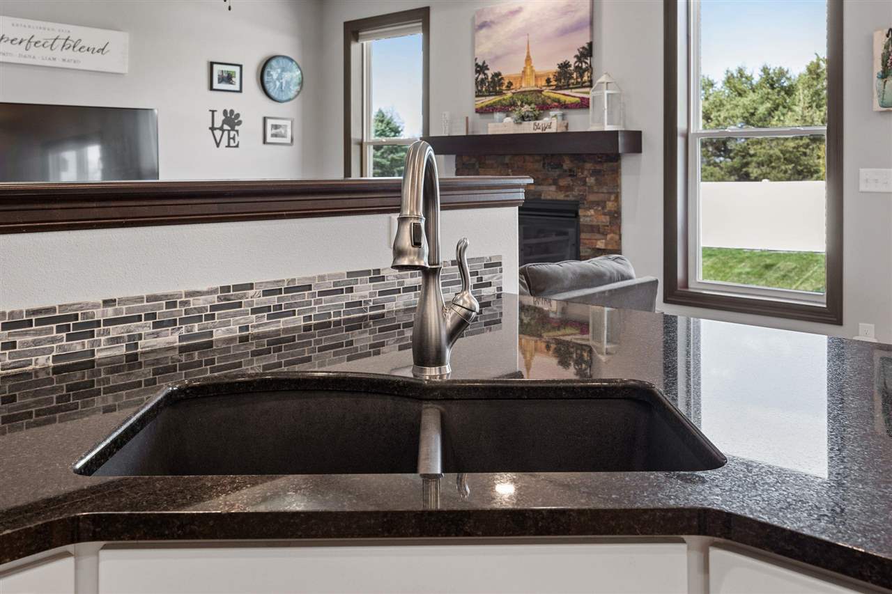 465 Oak Park Circle Marion IA 52302