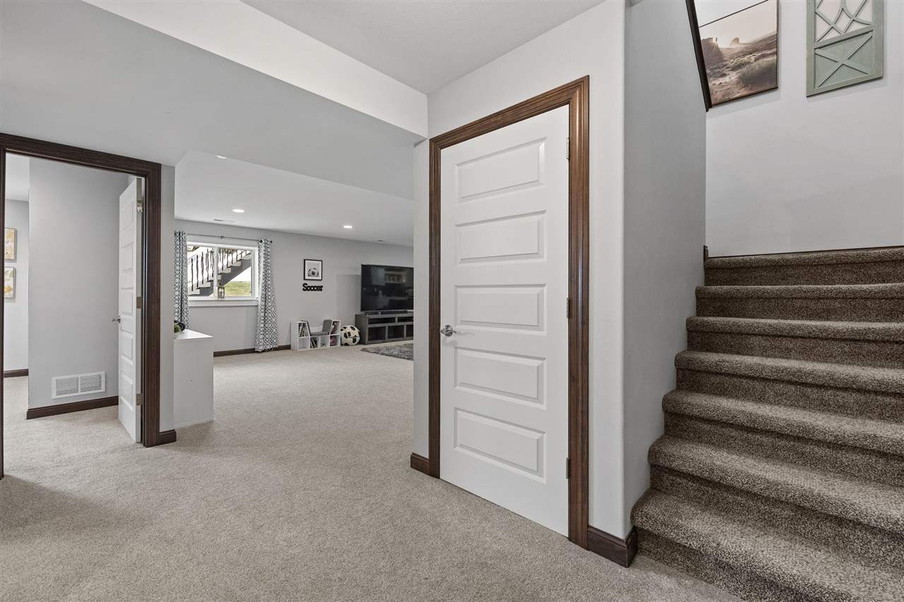 465 Oak Park Circle Marion IA 52302